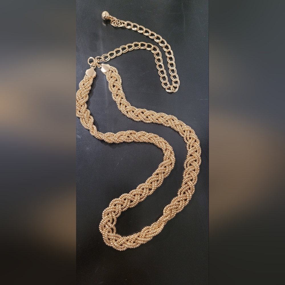 Gold belt, 32 inches, with a 14 inch extension